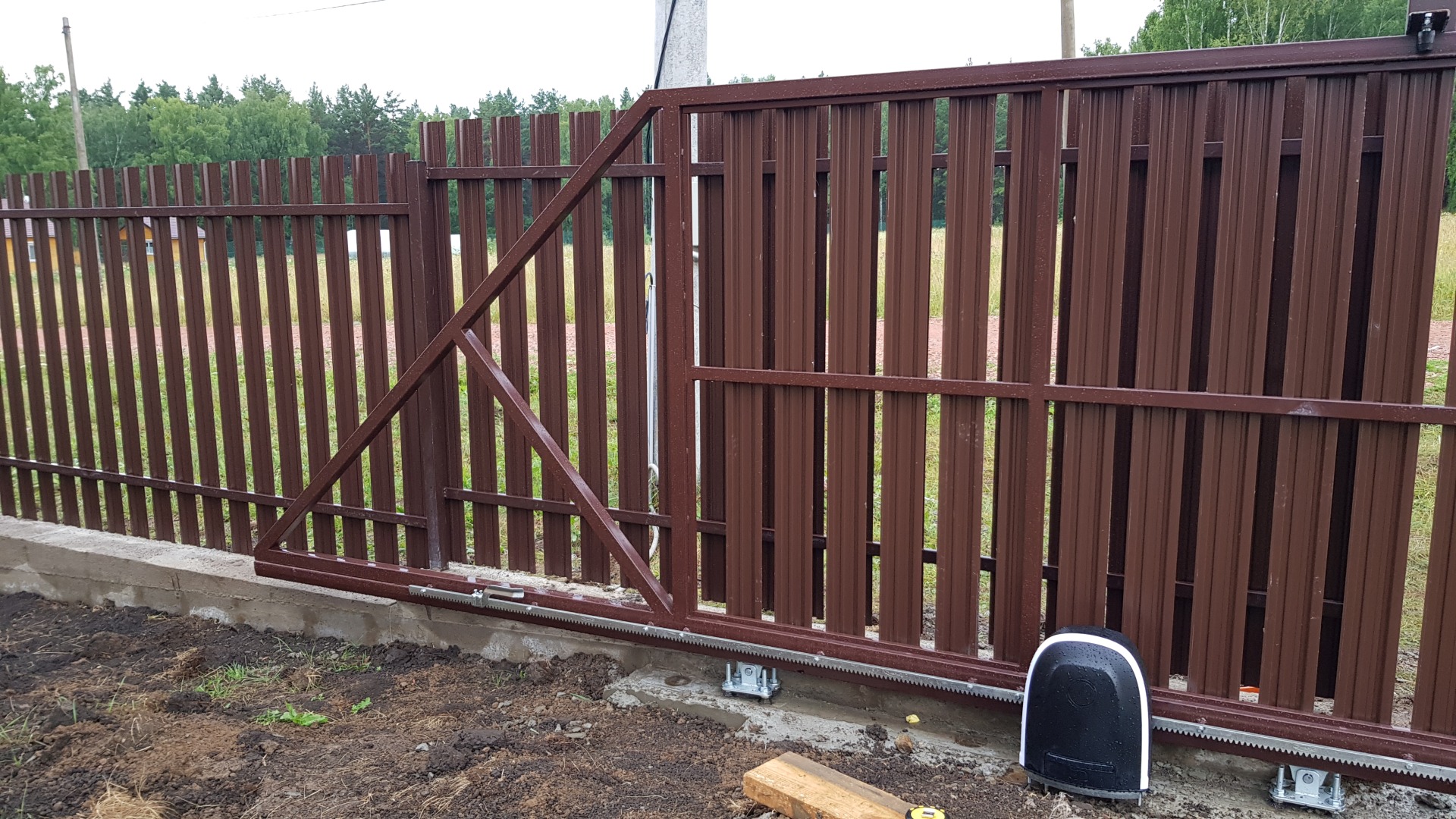 забор из металлического штакетника красноярск